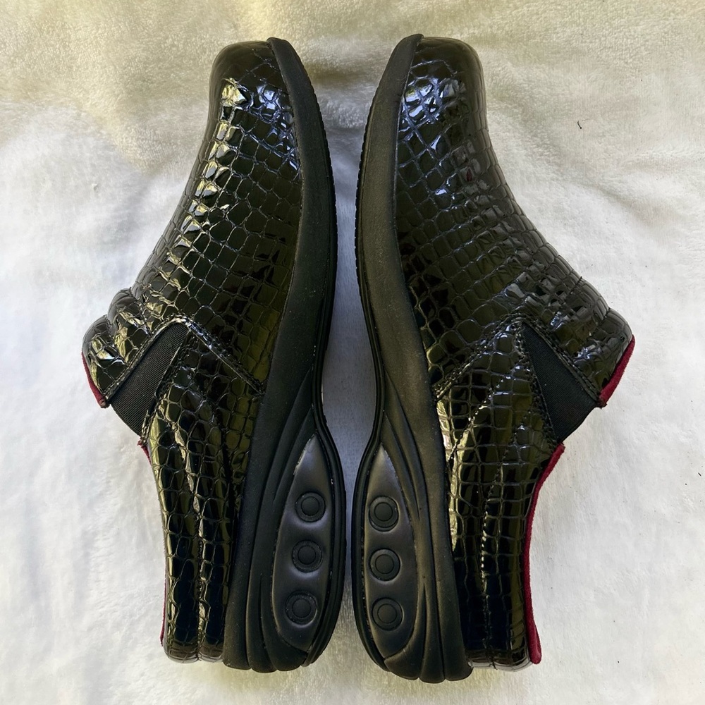Therafit Clogs Black Size 9.5-10 Crocodile-Embossed Patent Leather Mules Womens - Picture 10 of 16